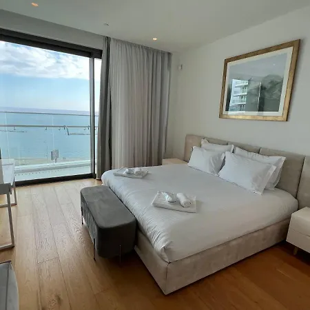 Daire Del Mar Beachfront Boutique *