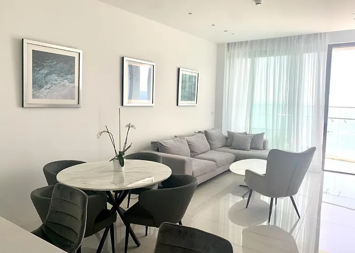 Del Mar Beachfront Boutique *