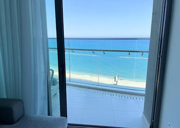 Del Mar Beachfront Boutique 利马索尔