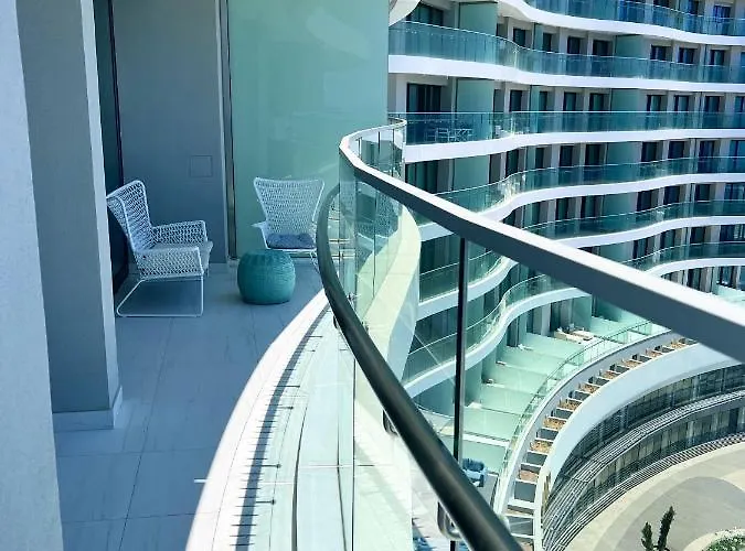 Del Mar Beachfront Boutique *