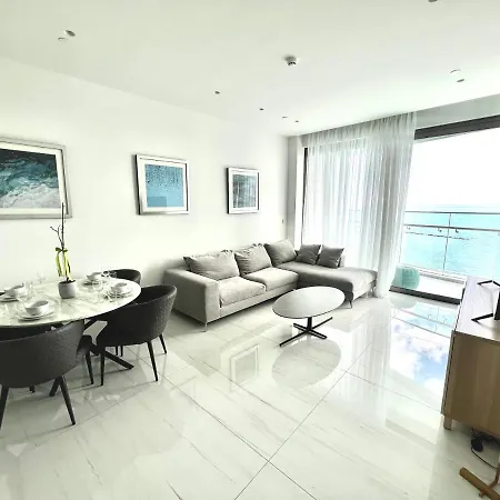Del Mar Beachfront Boutique Apartamento