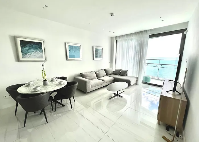 Del Mar Beachfront Boutique Apartmán