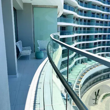 Del Mar Beachfront Boutique *